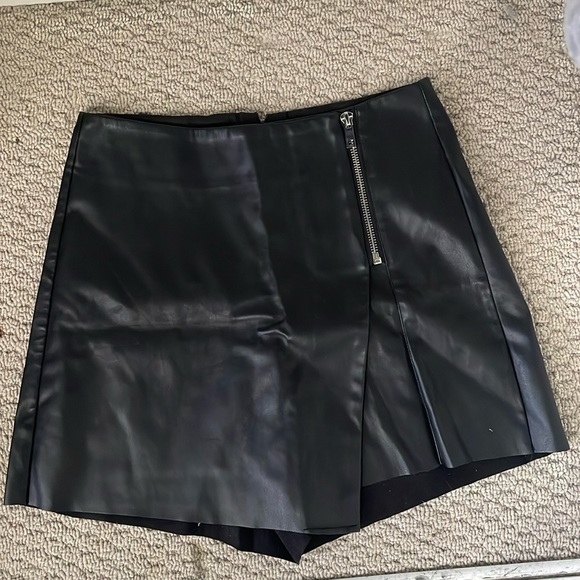 stradivarius Pants - Black Faux leather skort.